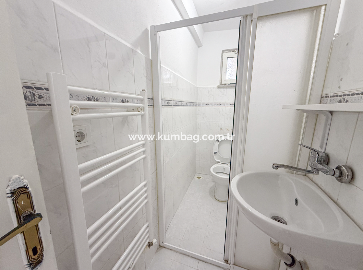 1 1 Rent With Double Balcony In A Seafront Building On Kumbağ Promenade