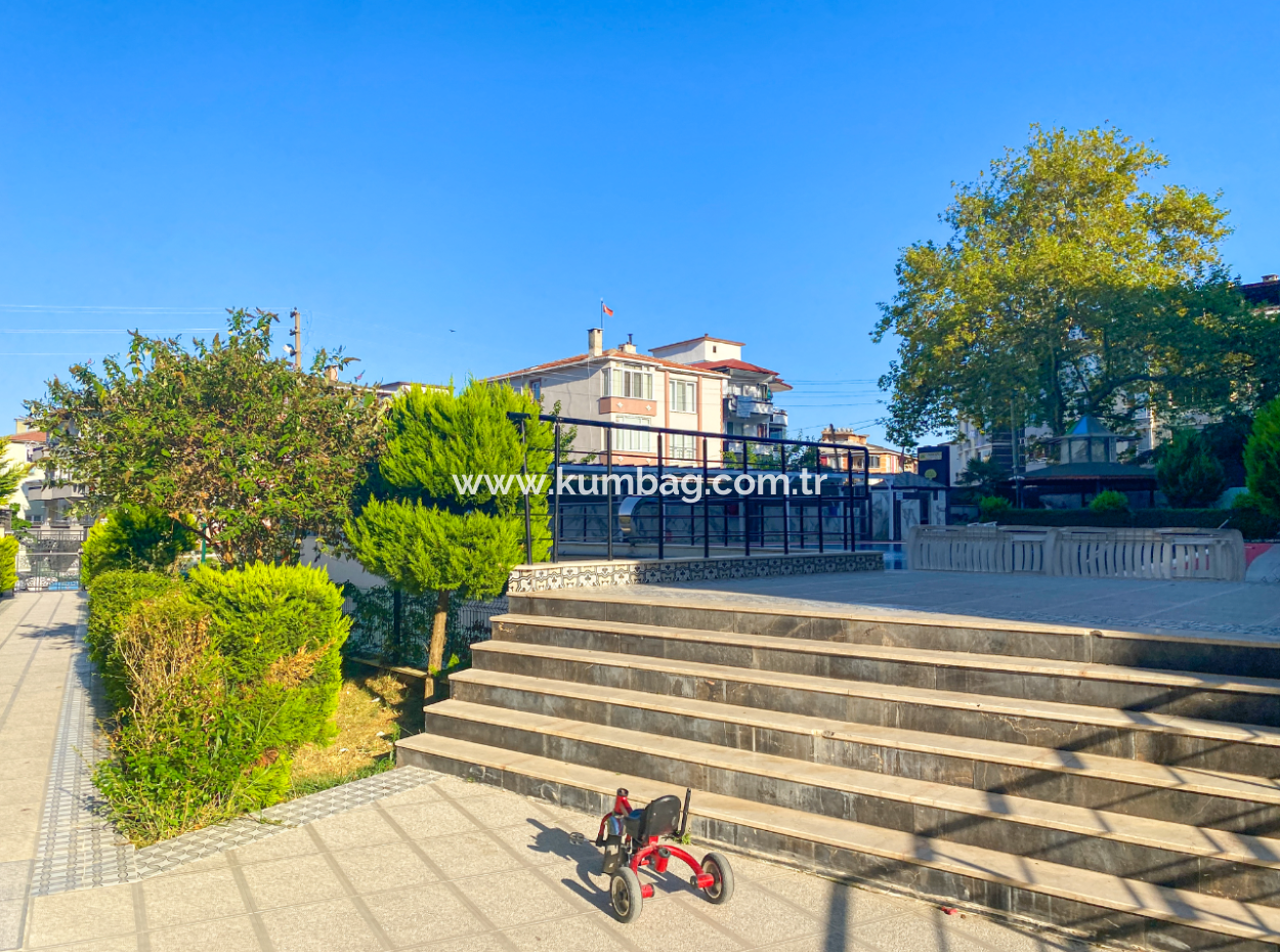 1 1 Flat For Sale With Occupancy In A Centrally Located Site With Pool In Kumbağ