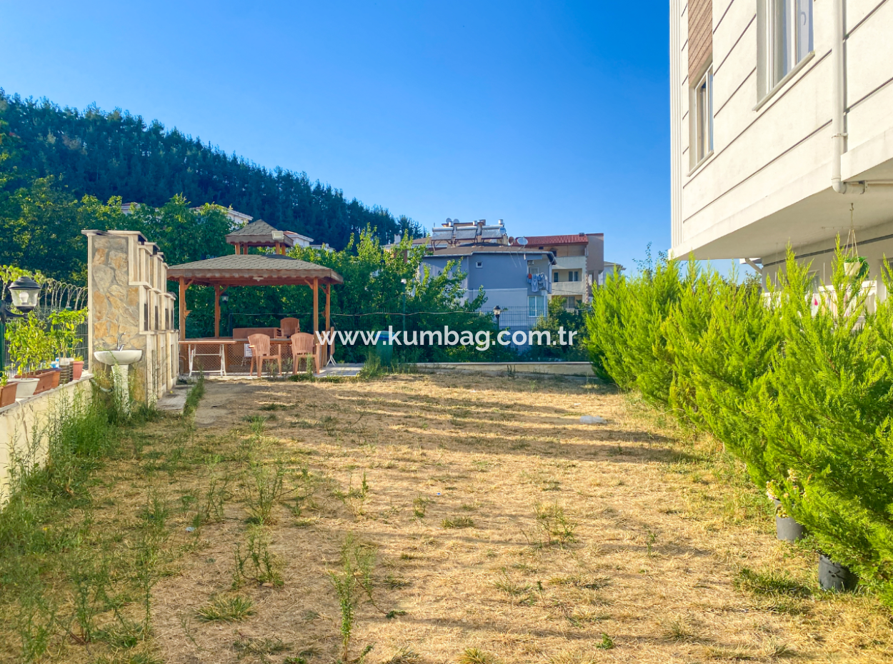 1 1 Flat For Sale With Occupancy In A Centrally Located Site With Pool In Kumbağ