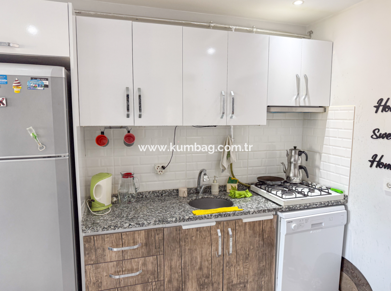 1 1 Flat For Sale With Occupancy In A Centrally Located Site With Pool In Kumbağ