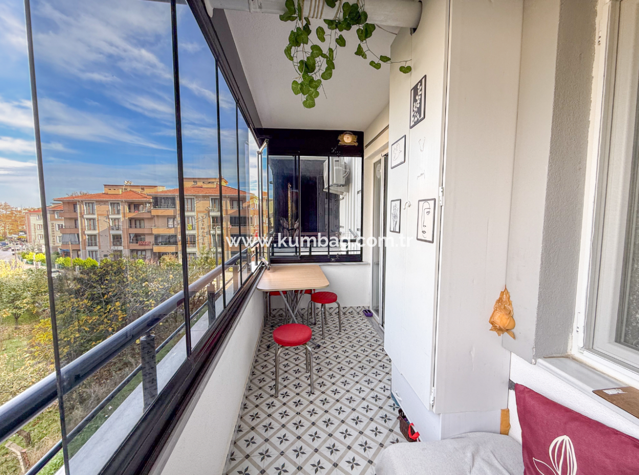 1 1 Flat For Sale With Occupancy In A Centrally Located Site With Pool In Kumbağ