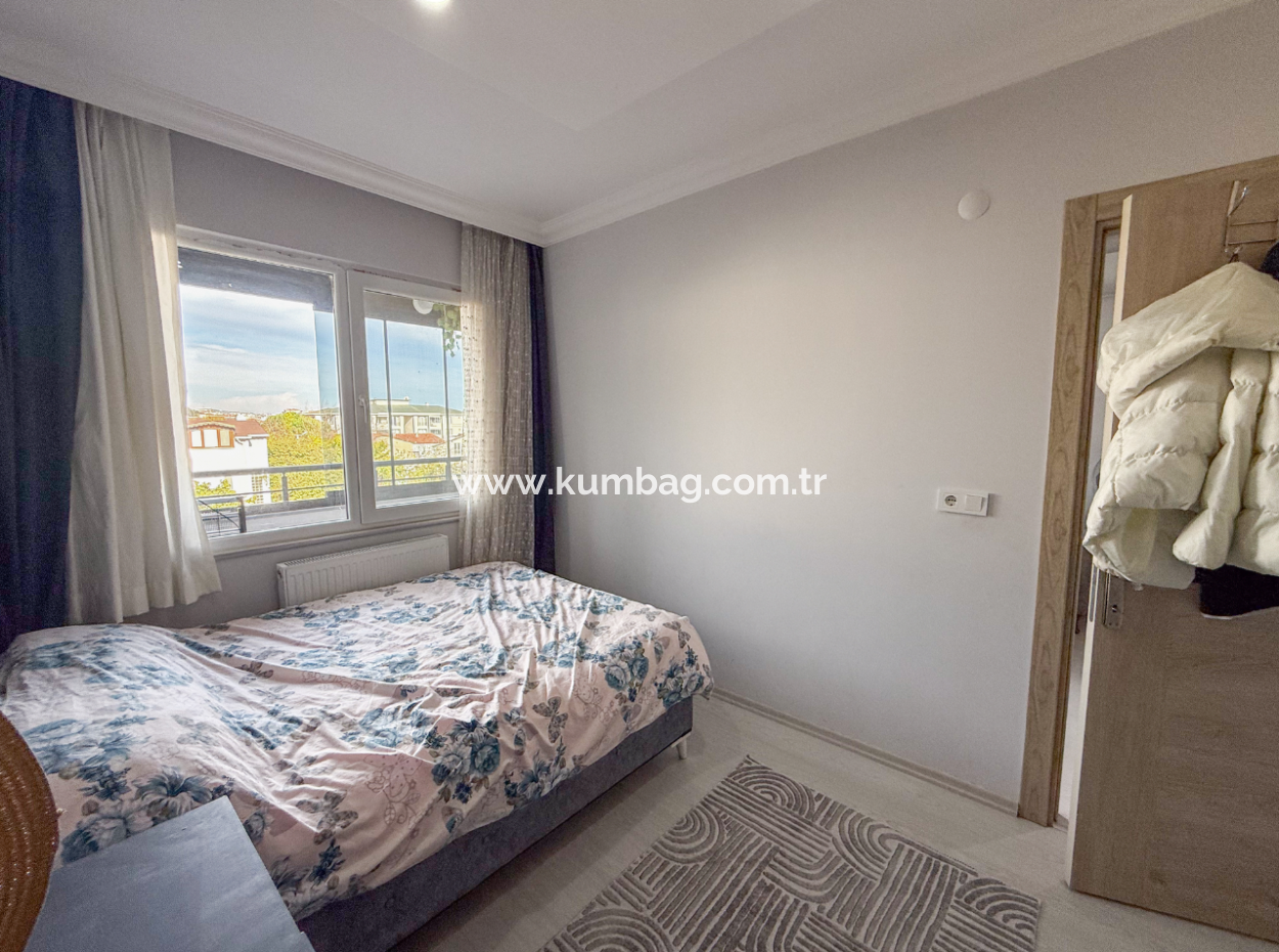 1 1 Flat For Sale With Occupancy In A Centrally Located Site With Pool In Kumbağ