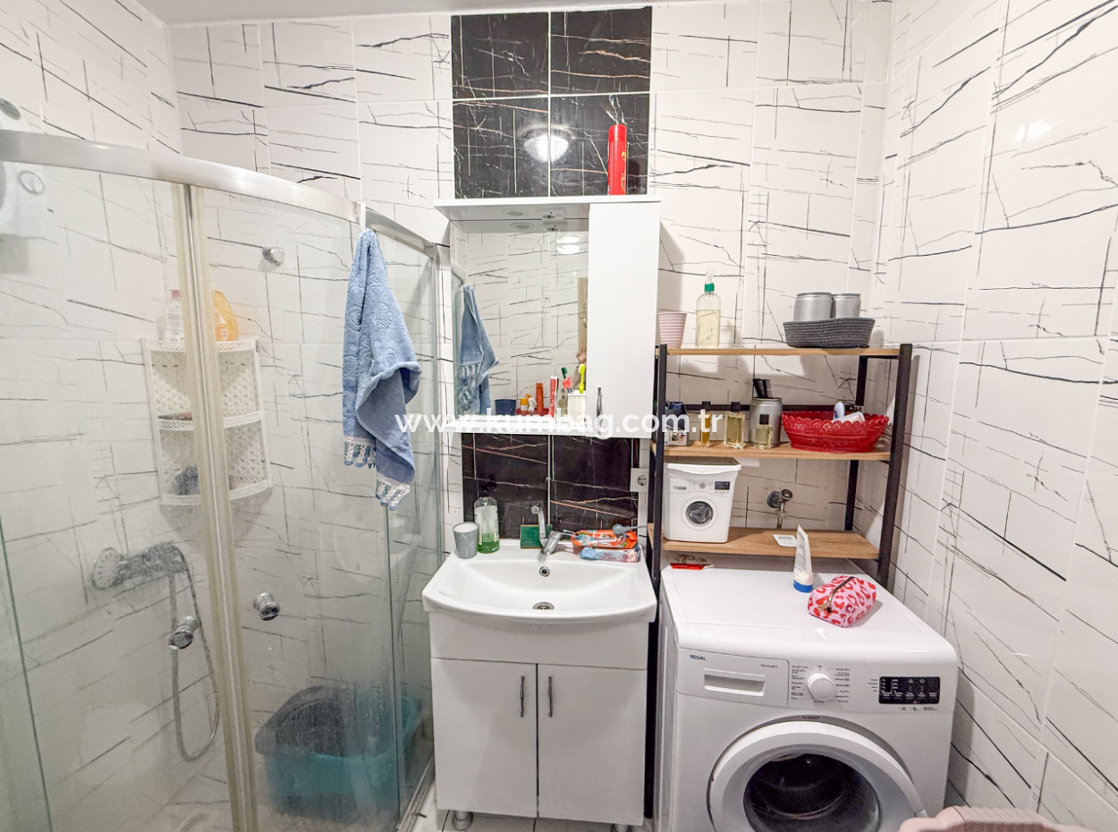 1 1 Flat For Sale With Occupancy In A Centrally Located Site With Pool In Kumbağ