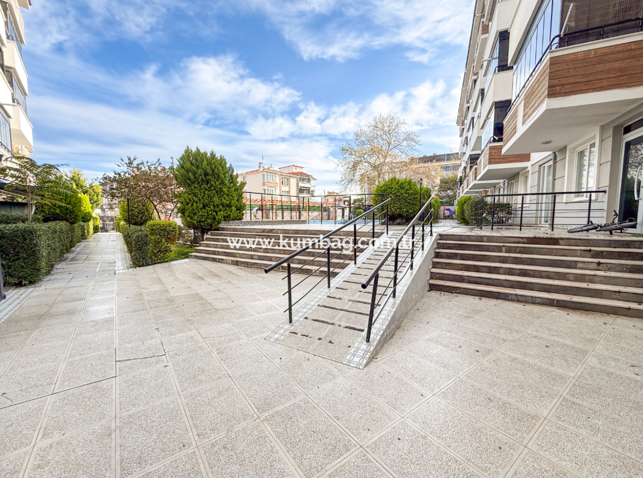 1 1 Flat For Sale With Occupancy In A Centrally Located Site With Pool In Kumbağ