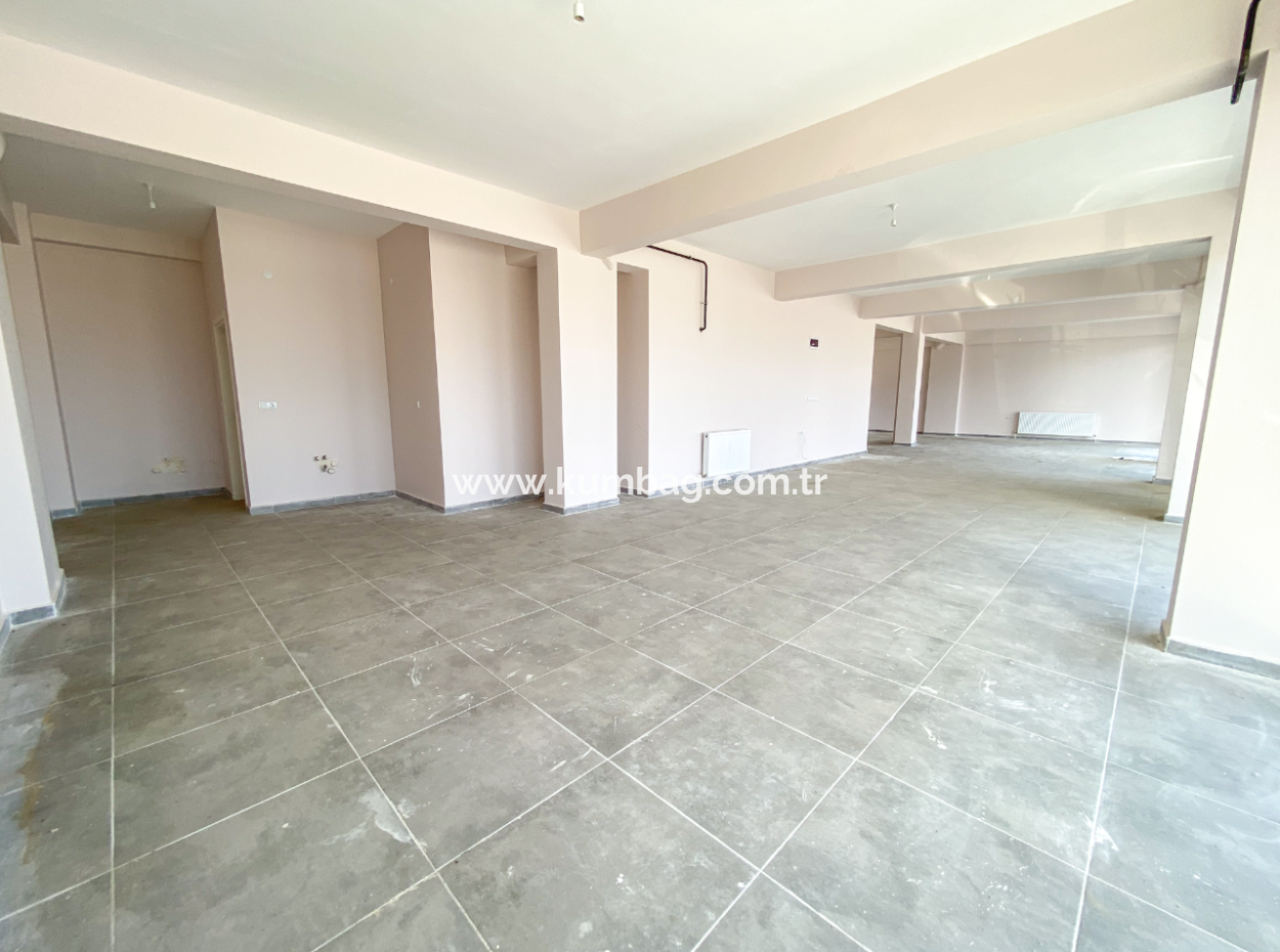 135 M2 Large Shop For Rent On Kumbağ Busy Main Street