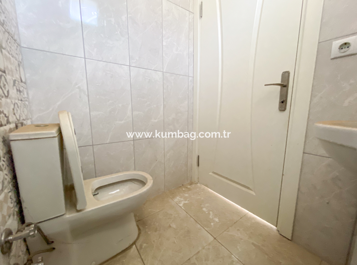 135 M2 Large Shop For Rent On Kumbağ Busy Main Street