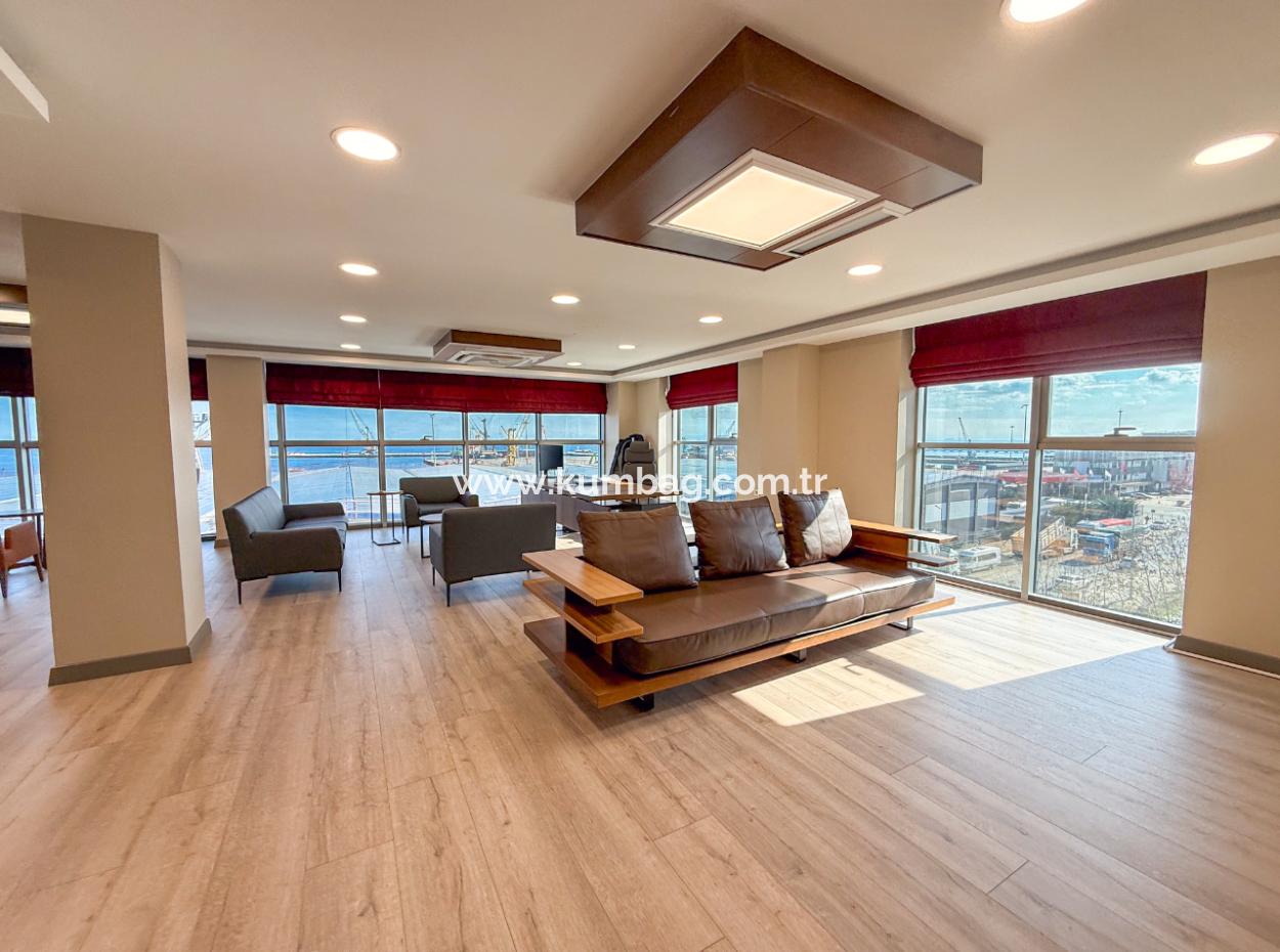 100.Year Sub-Road Street Sea View Complete Rental Plaza