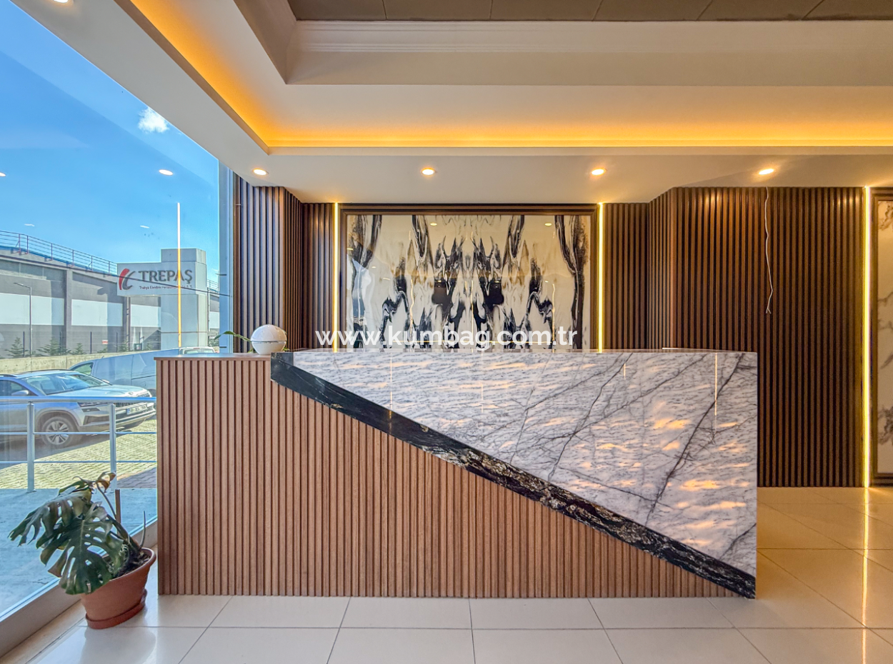 100.Year Sub-Road Street Sea View Complete Rental Plaza