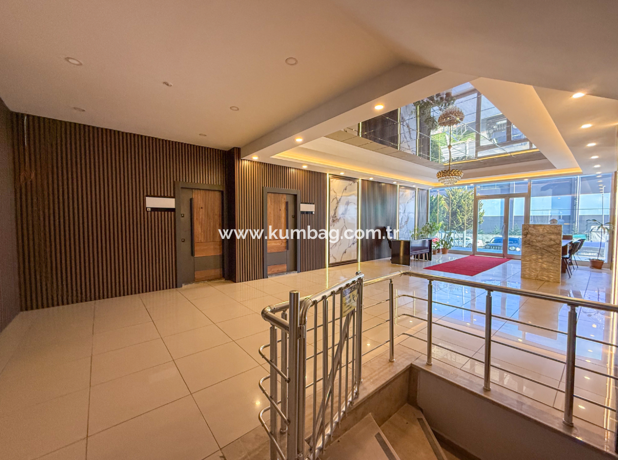 100.Year Sub-Road Street Sea View Complete Rental Plaza