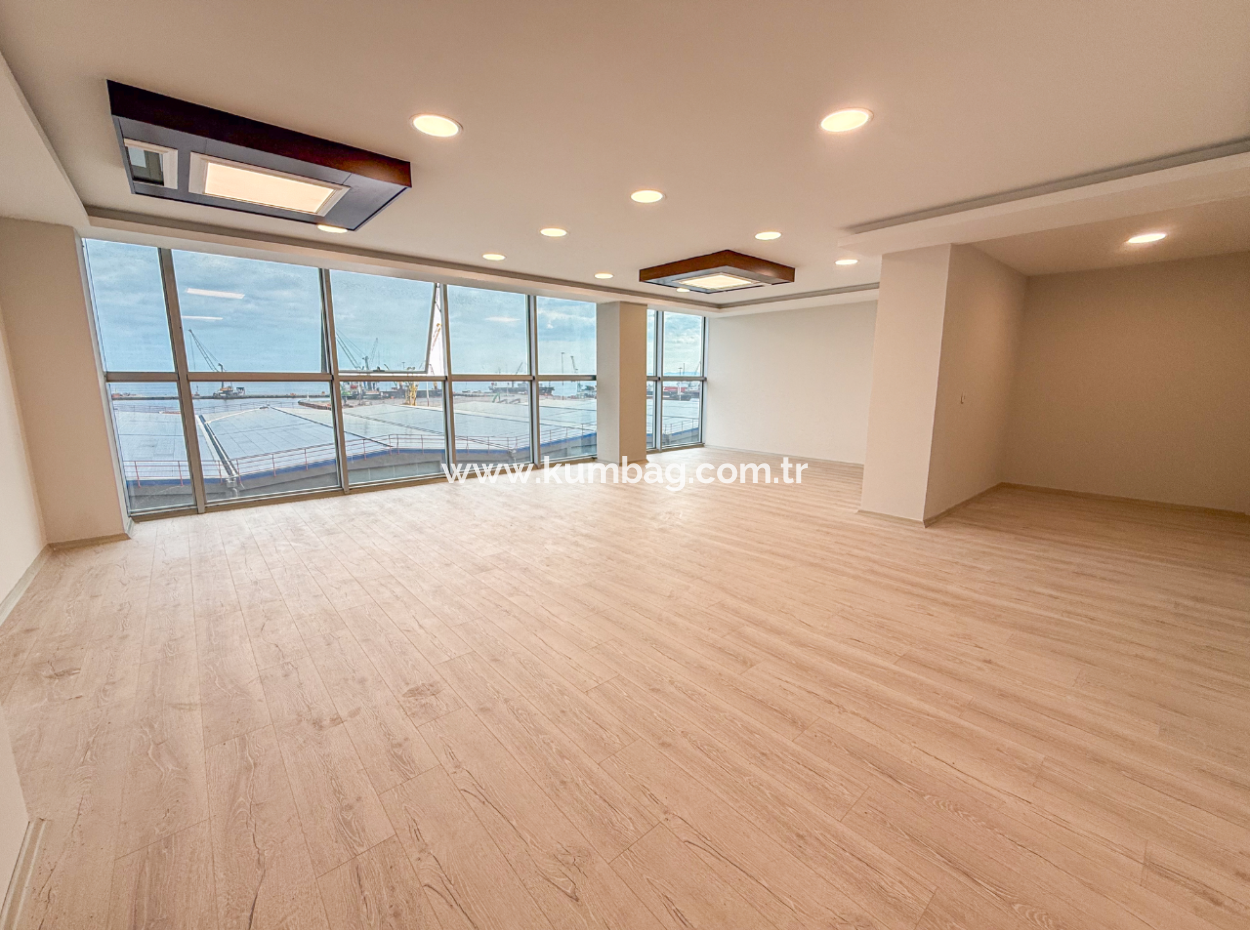 100.Year Sub-Road Street Sea View Complete Rental Plaza