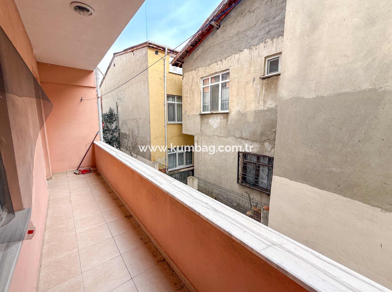 1 1 Flat For Sale With Large Balcony In Central Location In Kumbağ