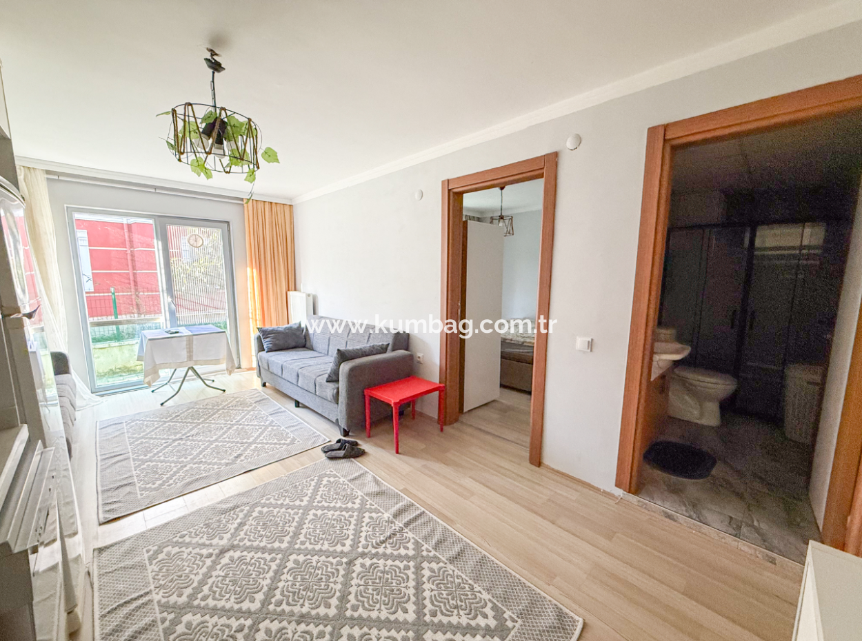 Furnished 1 1 Flat On The Sea Side Of The Street In Kumbağ