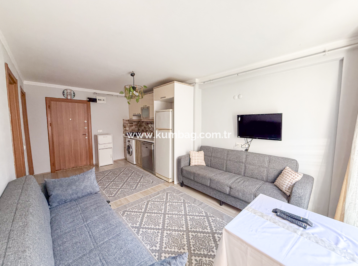 Furnished 1 1 Flat On The Sea Side Of The Street In Kumbağ