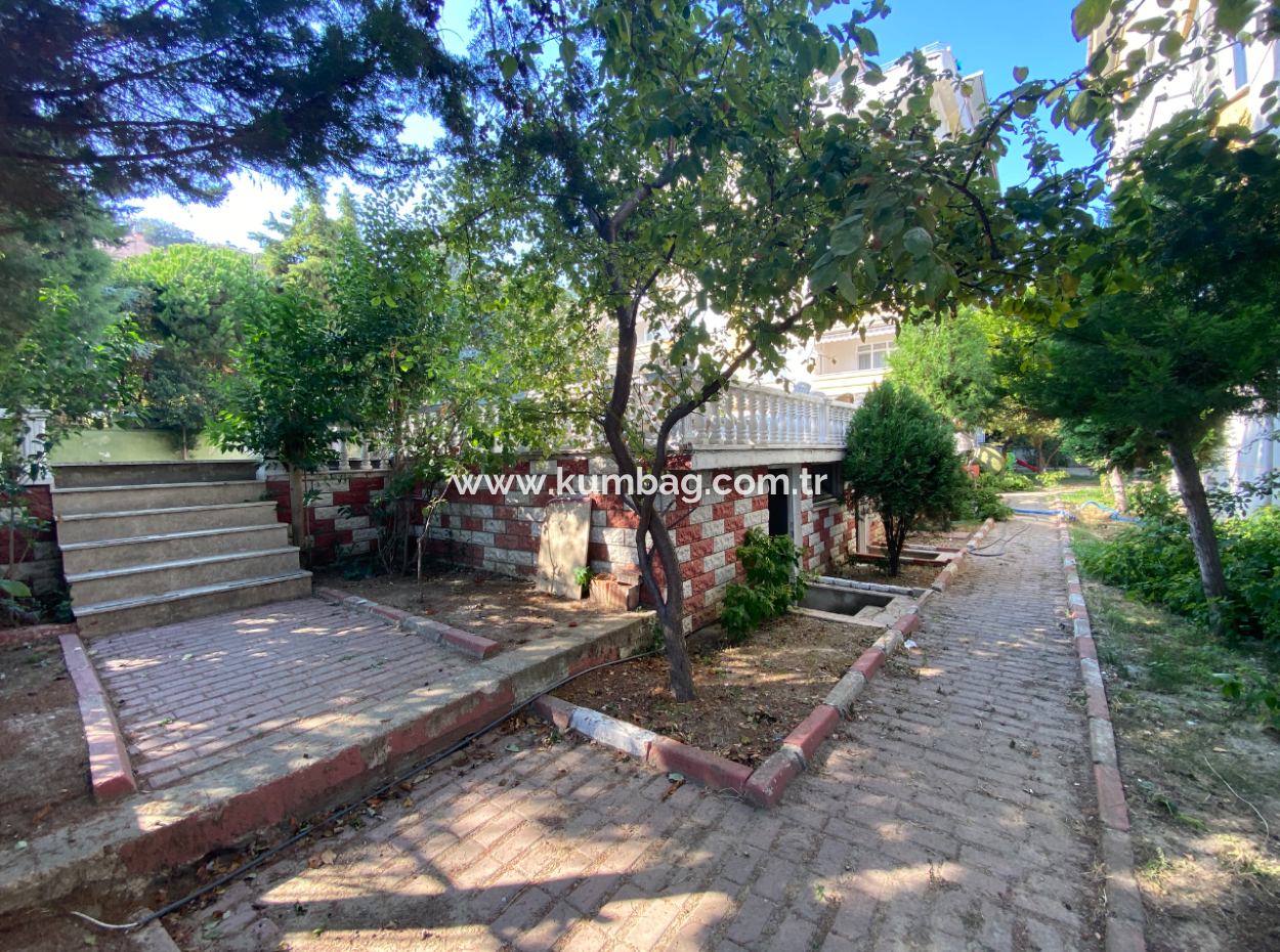 2 1 Flats For Sale In A Centrally Located Site With Pool In Kumbağ