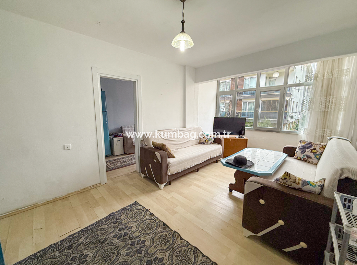 2 1 Flat For Sale In A Residential Building In The Center Of Kumbağ