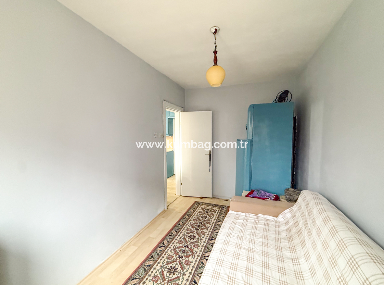 2 1 Flat For Sale In A Residential Building In The Center Of Kumbağ