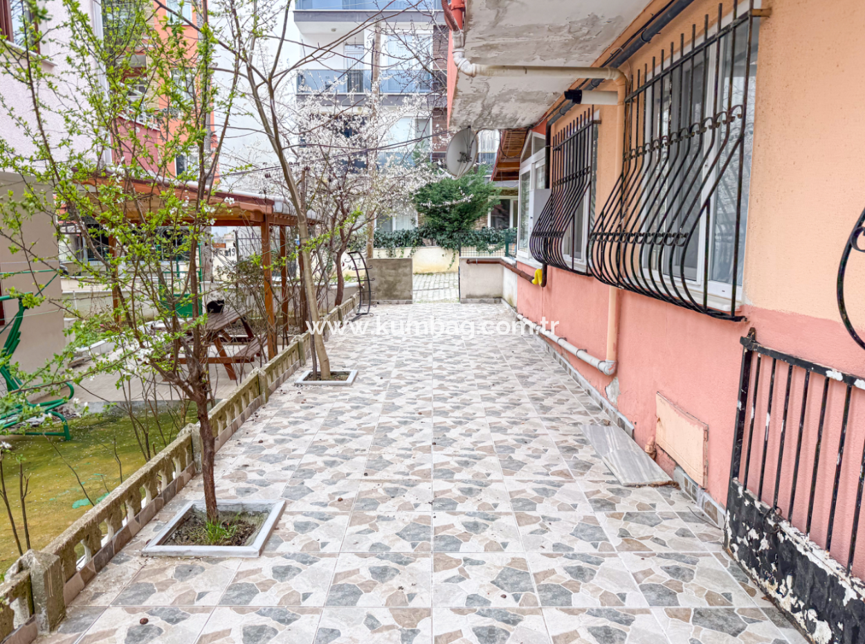 2 1 Flat For Sale In A Residential Building In The Center Of Kumbağ