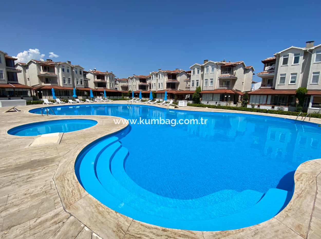 Triplex Villa For Sale In A Site With A 50 Mt Pool To Kumbağ Sea