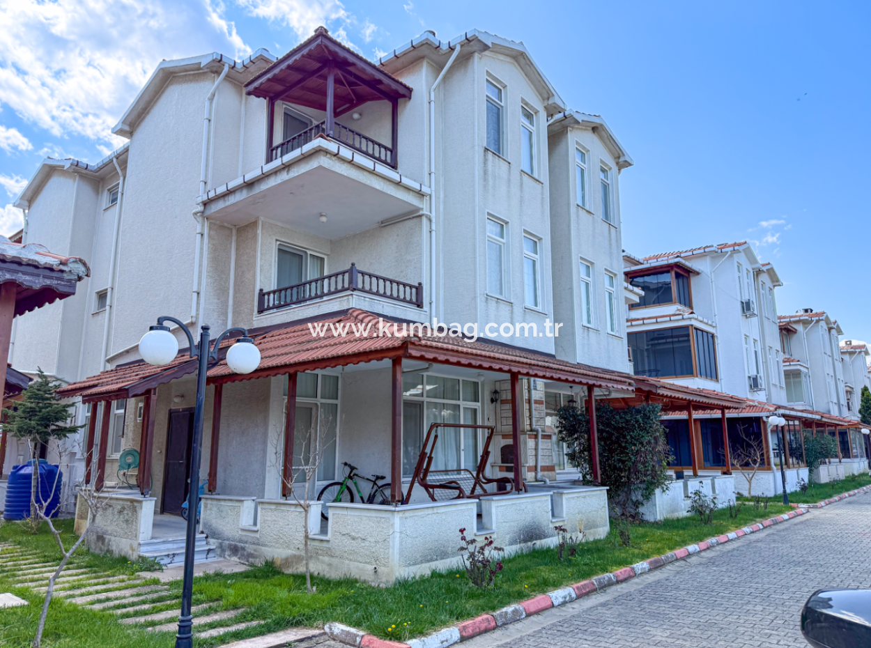 Triplex Villa For Sale In A Site With A 50 Mt Pool To Kumbağ Sea