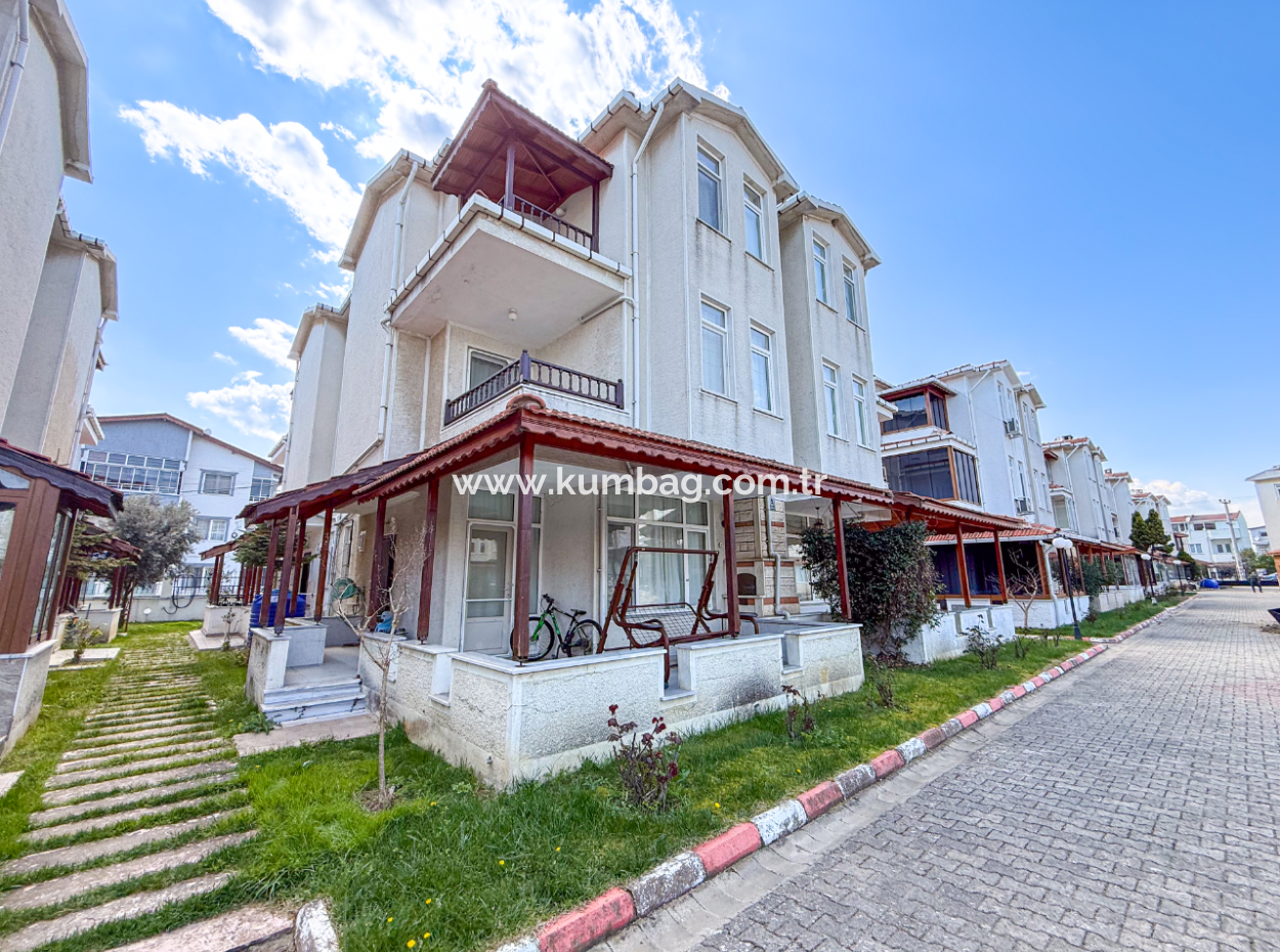 Triplex Villa For Sale In A Site With A 50 Mt Pool To Kumbağ Sea