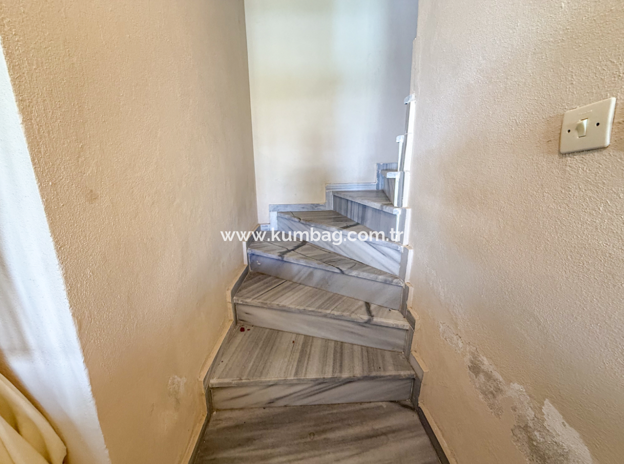 Triplex Villa For Sale In A Site With A 50 Mt Pool To Kumbağ Sea