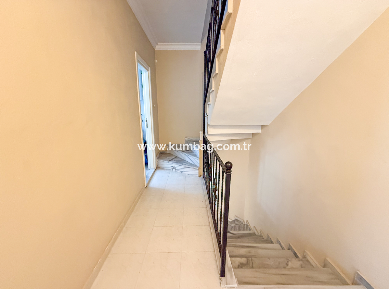 Triplex Villa For Sale In A Site With A 50 Mt Pool To Kumbağ Sea