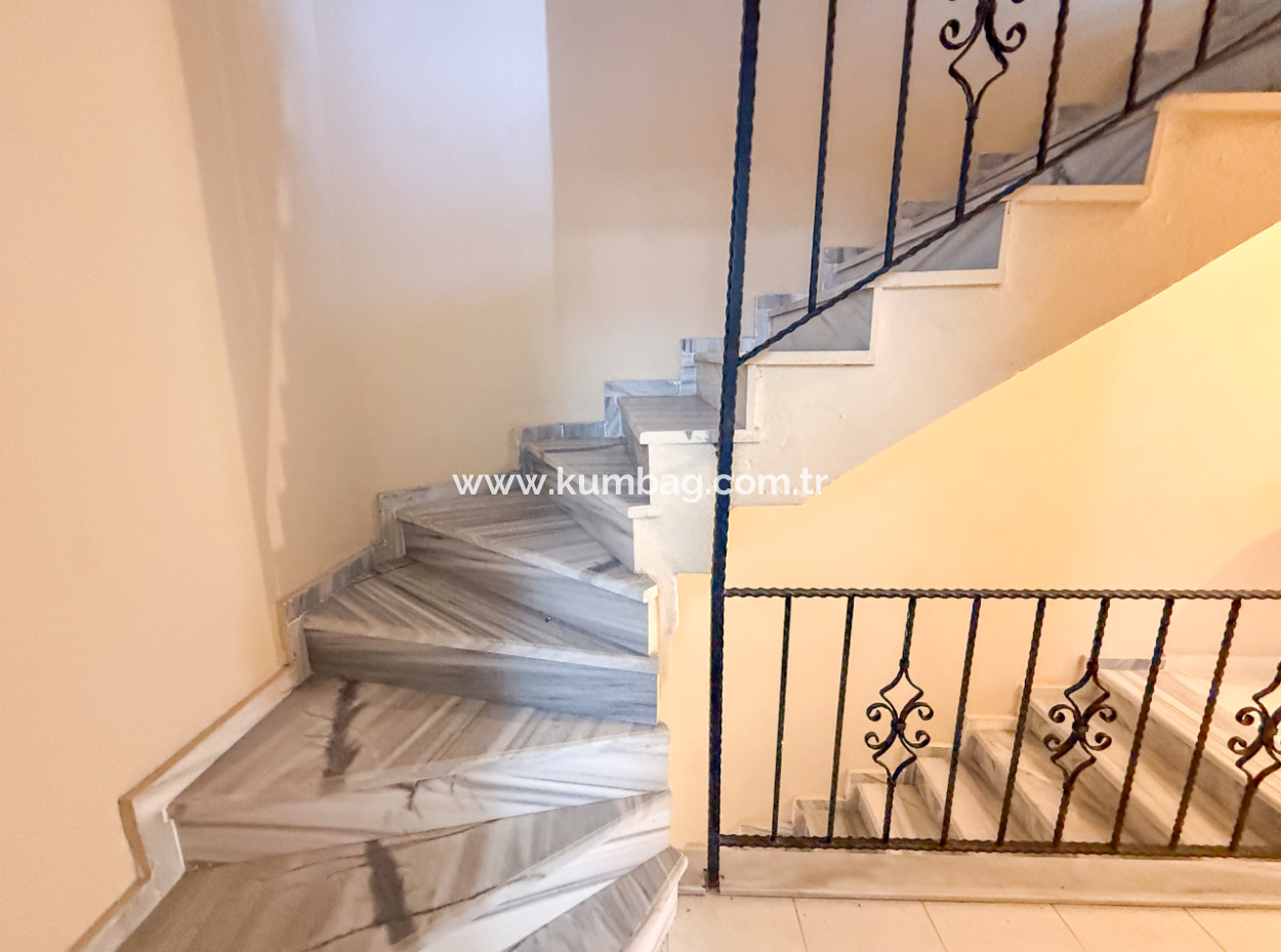 Triplex Villa For Sale In A Site With A 50 Mt Pool To Kumbağ Sea