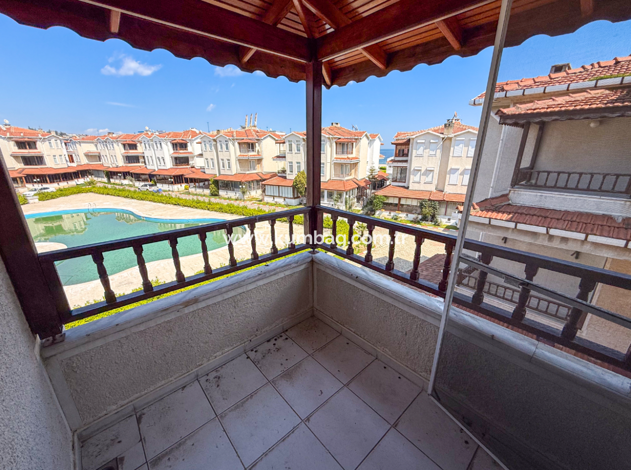 Triplex Villa For Sale In A Site With A 50 Mt Pool To Kumbağ Sea
