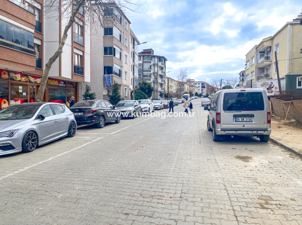 Very Spacious 2 1 Apartment For Rent In A Central Location In Altinova