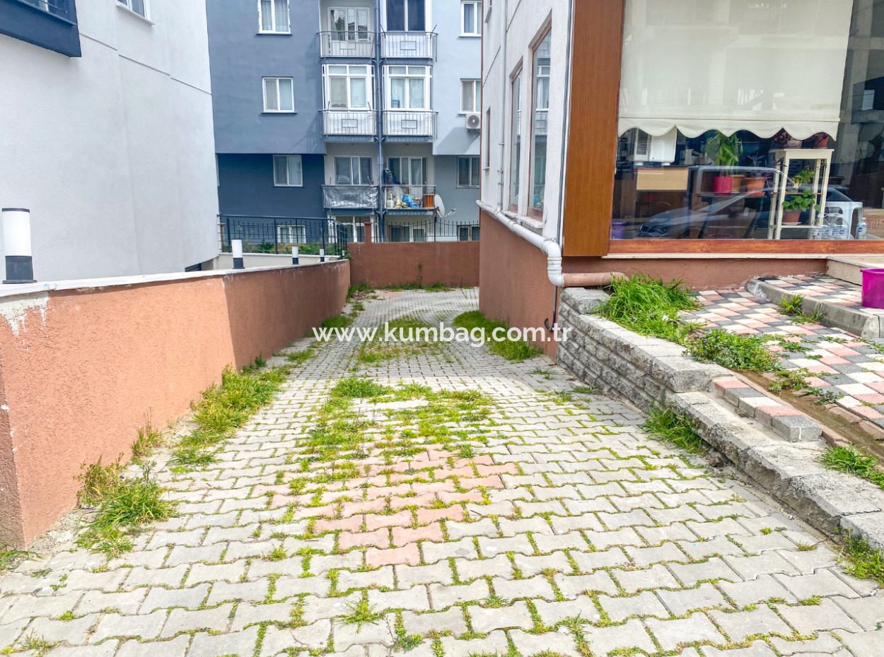 Very Spacious 2 1 Apartment For Rent In A Central Location In Altinova