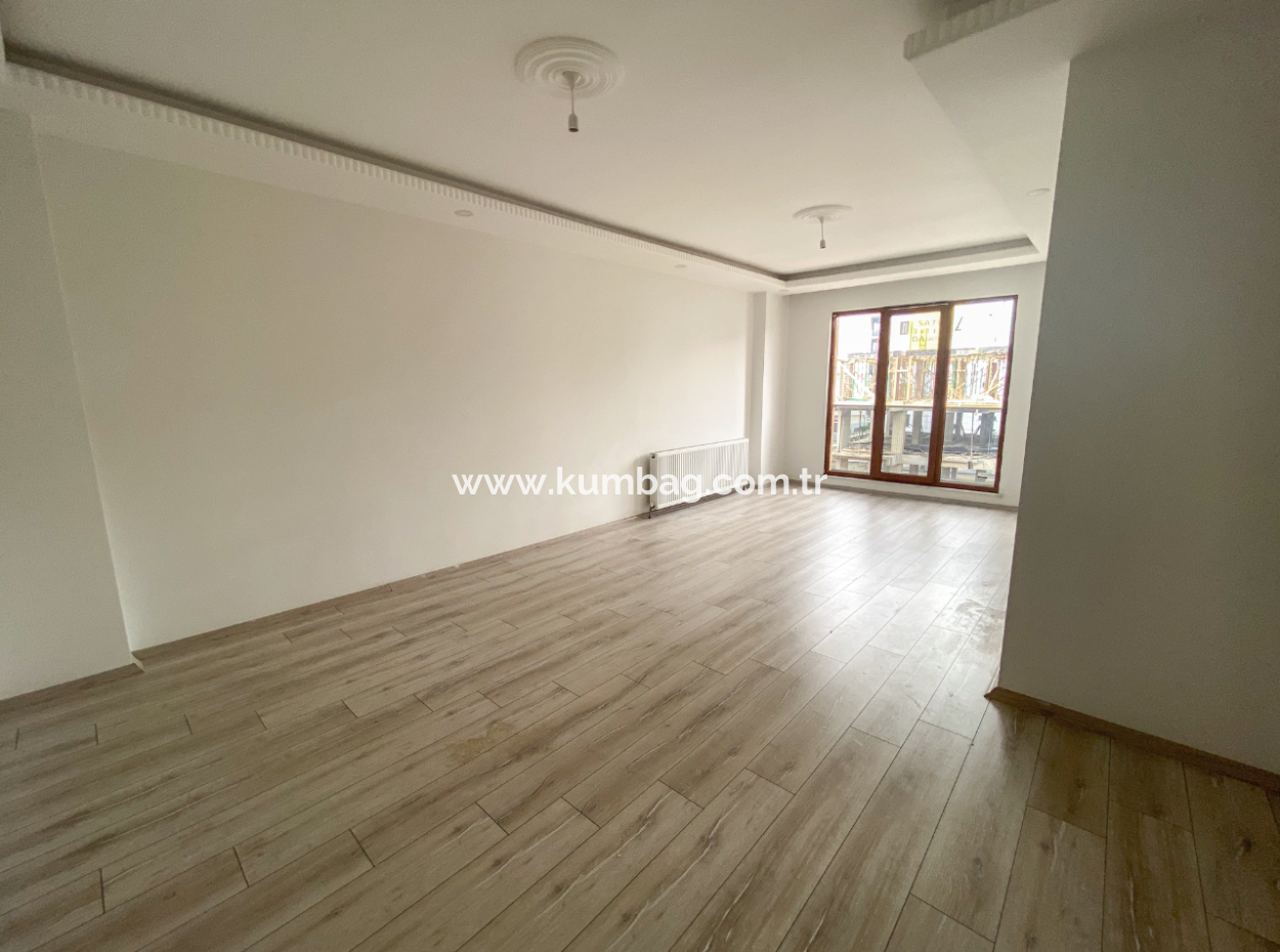 Very Spacious 2 1 Apartment For Rent In A Central Location In Altinova