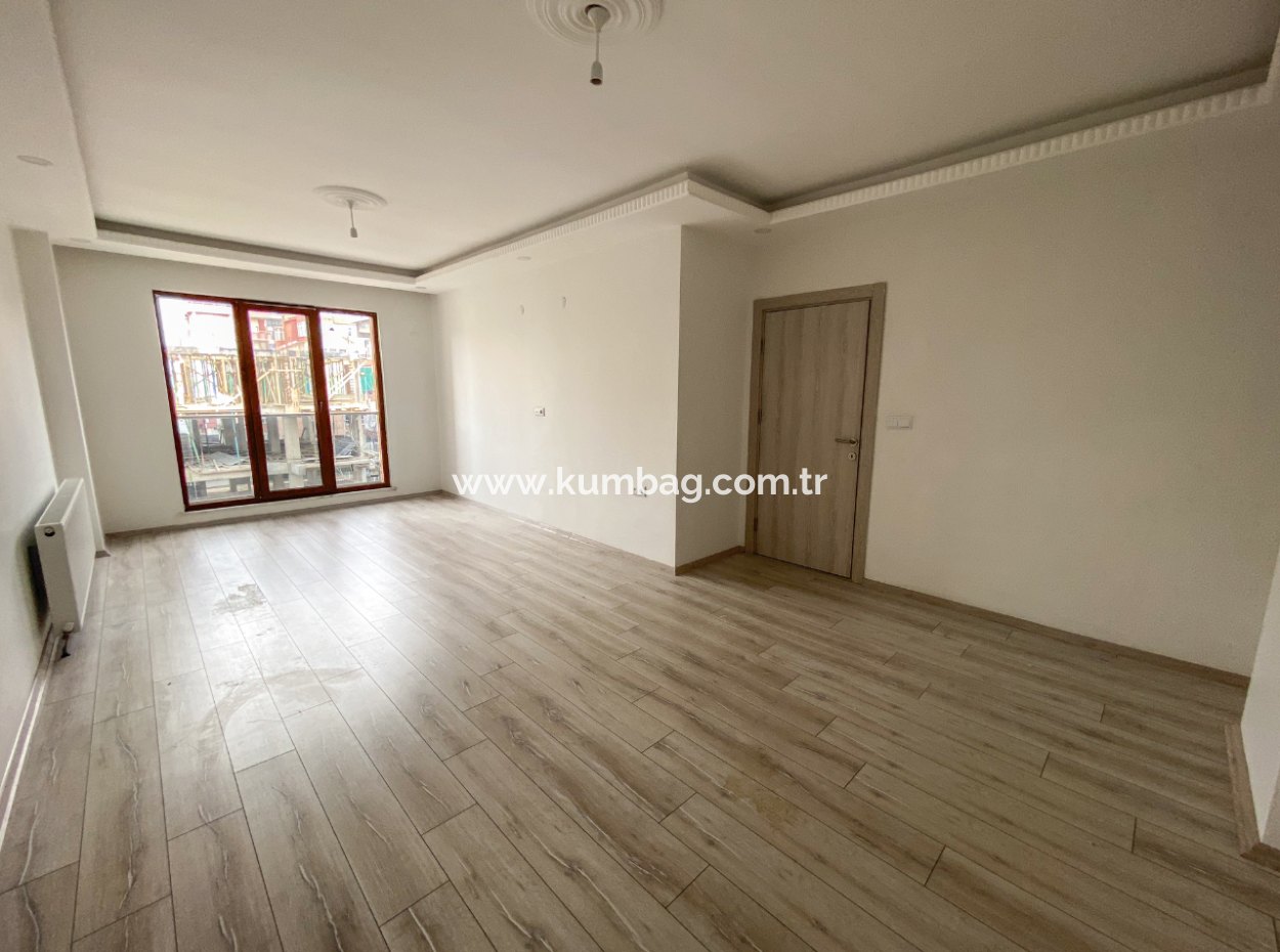 Very Spacious 2 1 Apartment For Rent In A Central Location In Altinova