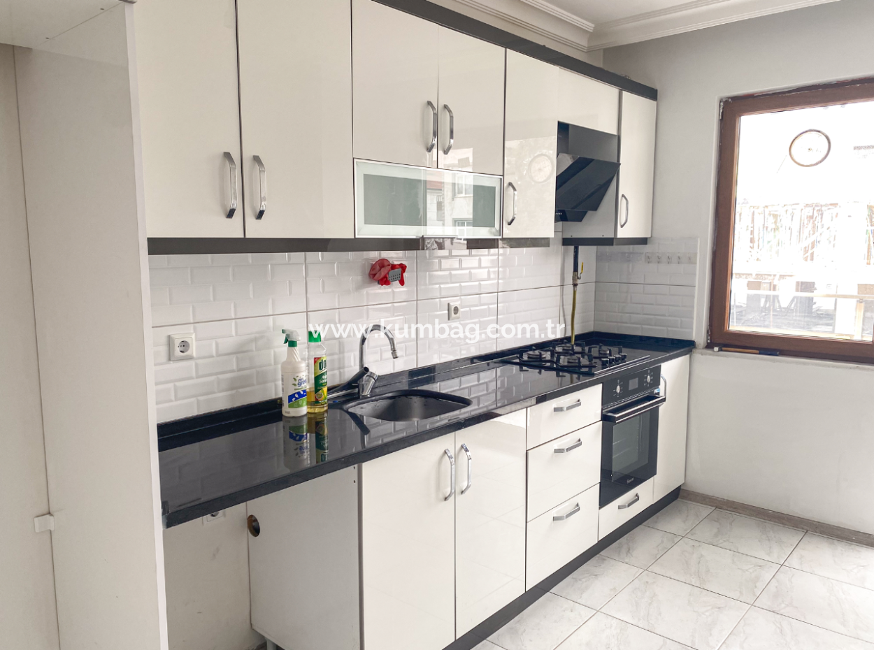 Very Spacious 2 1 Apartment For Rent In A Central Location In Altinova