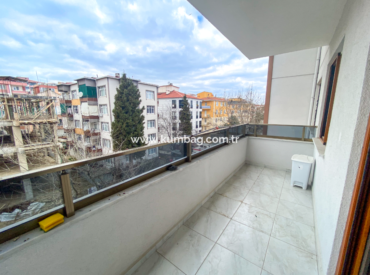 Very Spacious 2 1 Apartment For Rent In A Central Location In Altinova