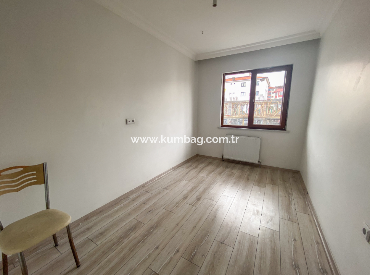 Very Spacious 2 1 Apartment For Rent In A Central Location In Altinova