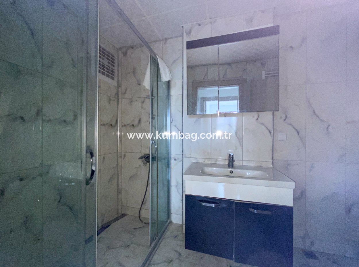 Very Spacious 2 1 Apartment For Rent In A Central Location In Altinova