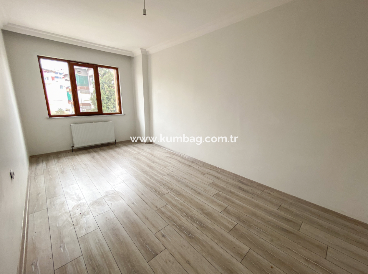 Very Spacious 2 1 Apartment For Rent In A Central Location In Altinova
