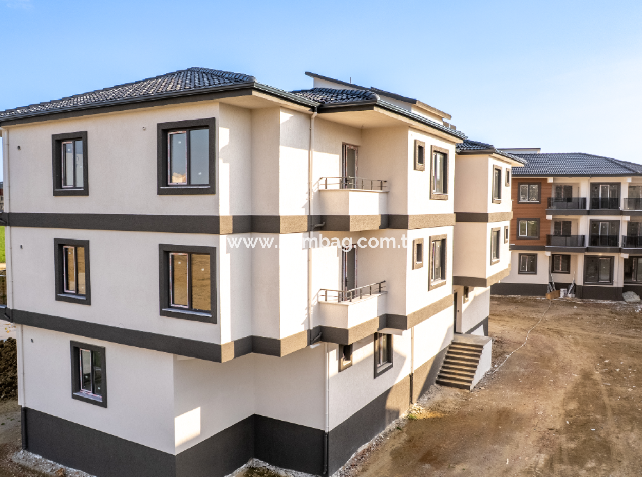2 1 Flats For Sale In Kumbağ Luxury Pool Yonca Evleri Complex