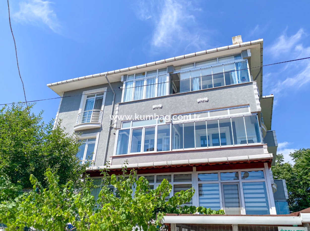 2 1 Middle Floor Flat For Rent With Double Balcony With Separate Kitchen In Kumbağ