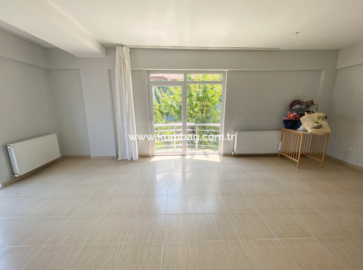 2 1 Middle Floor Flat For Rent With Double Balcony With Separate Kitchen In Kumbağ