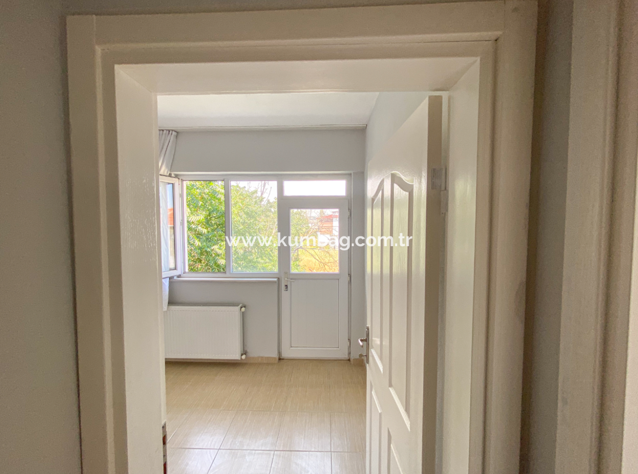 2 1 Middle Floor Flat For Rent With Double Balcony With Separate Kitchen In Kumbağ
