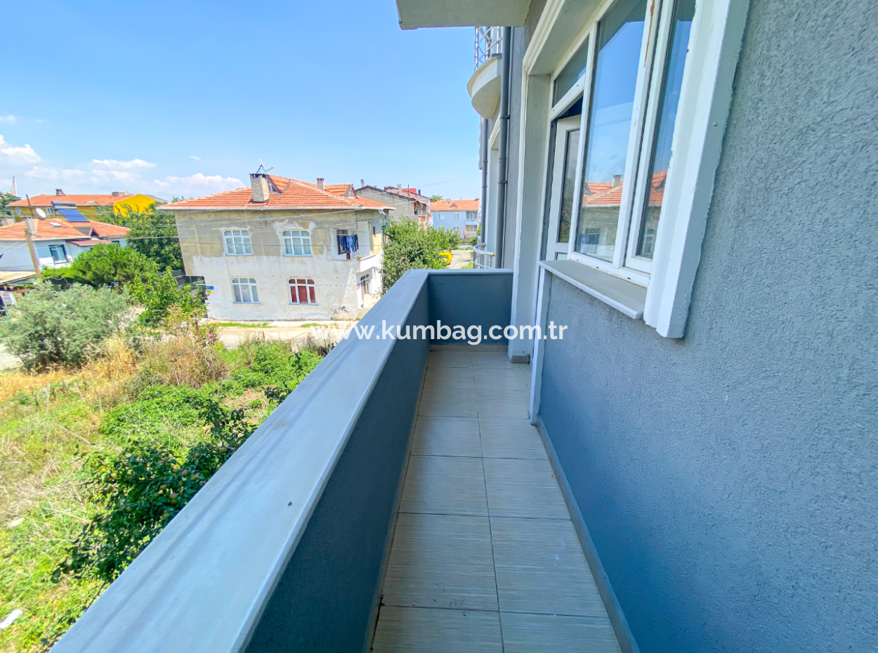 2 1 Middle Floor Flat For Rent With Double Balcony With Separate Kitchen In Kumbağ