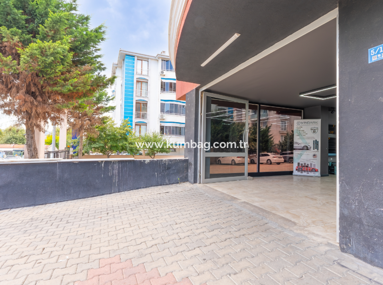 100. Year Mah. 135 M2 Shop For Sale On Busy Street