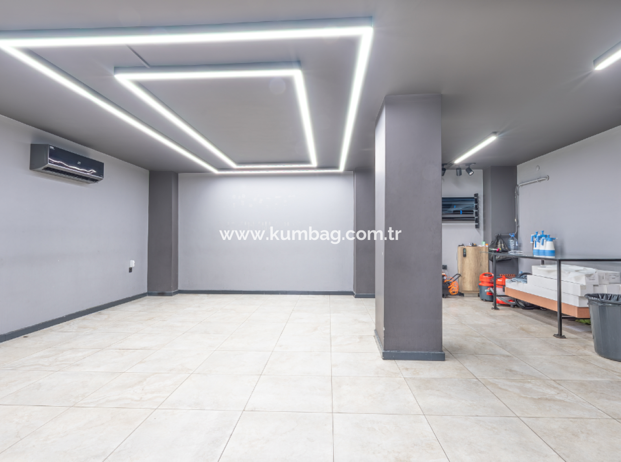 100. Year Mah. 135 M2 Shop For Sale On Busy Street