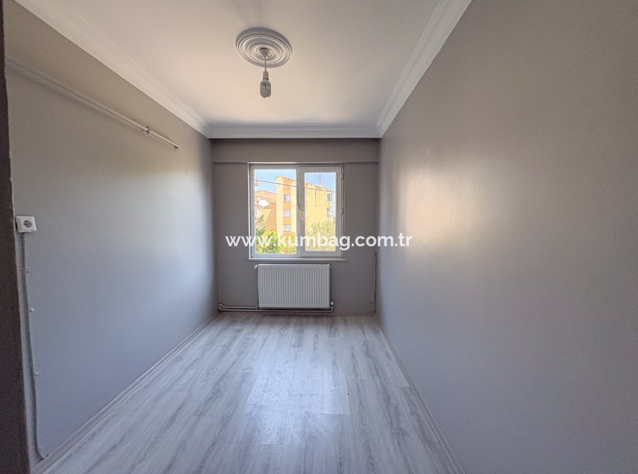 2 1 Flat For Rent In A Centrally Located Site With Pool In Kumbağ