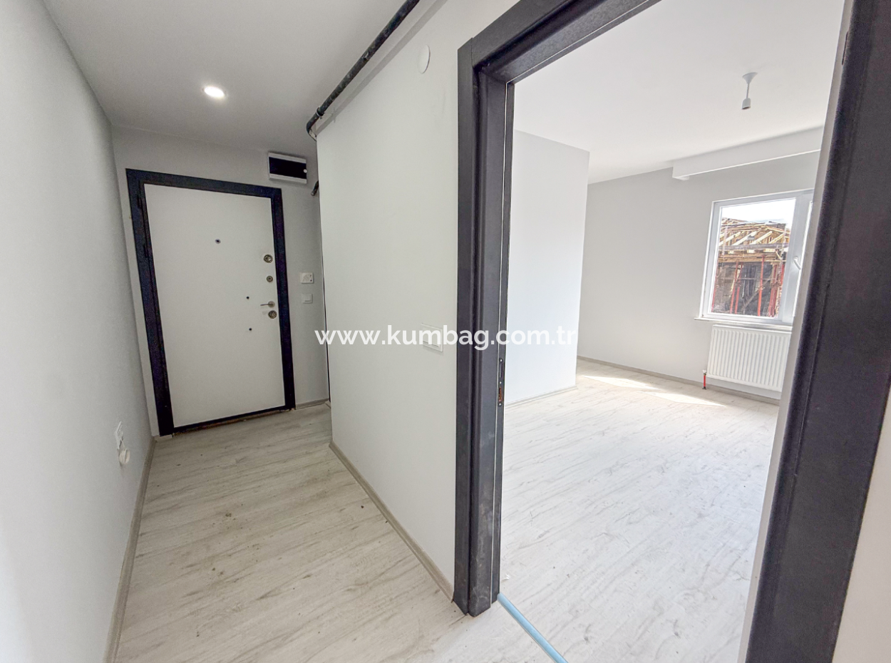Spacious And Close To The Sea New Flat For Rent 2 1 Flat In Kumbağ New Building