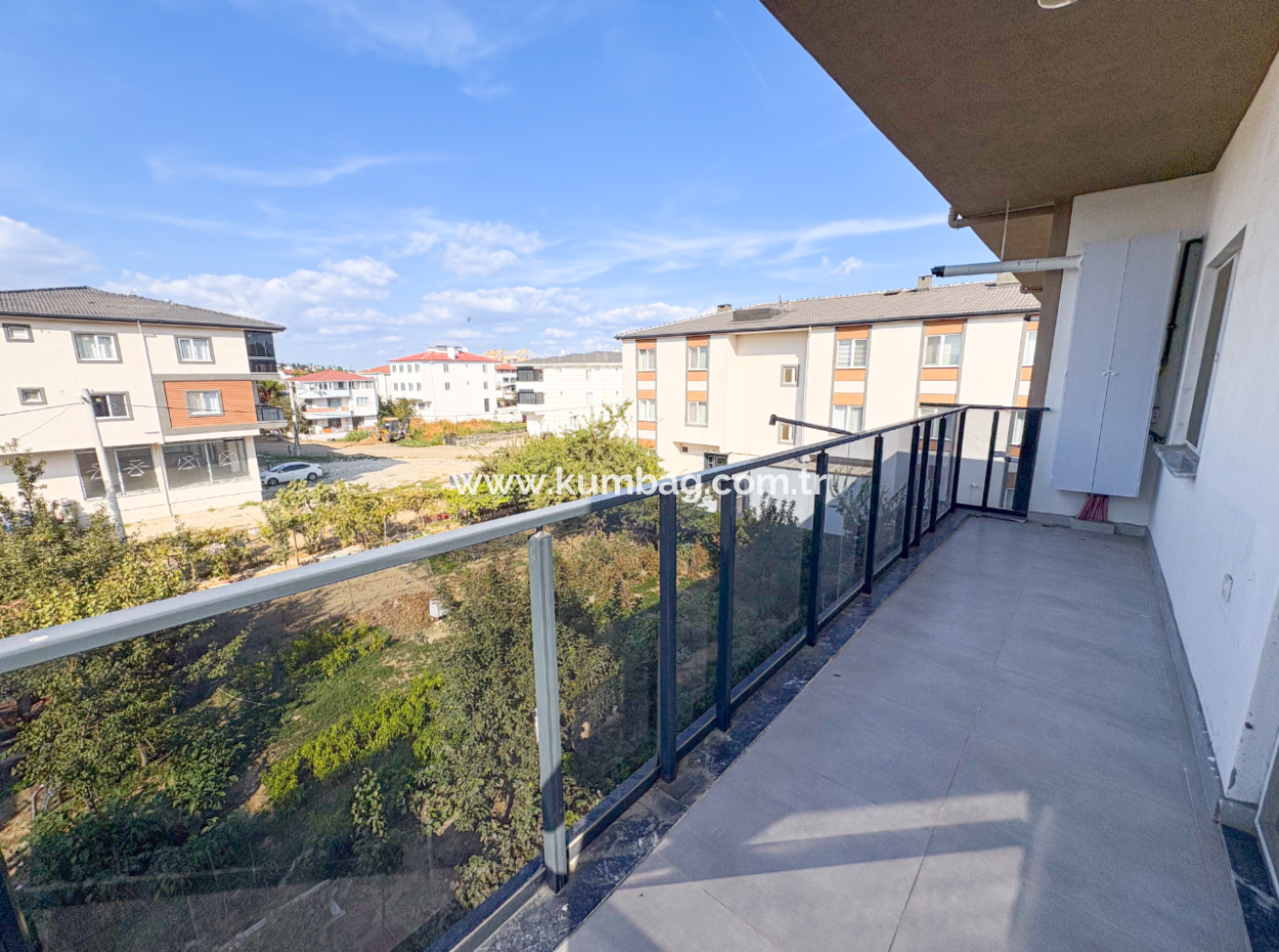2 1 Flat For Rent Close To The Sea In A Site With Kumbağ Pool