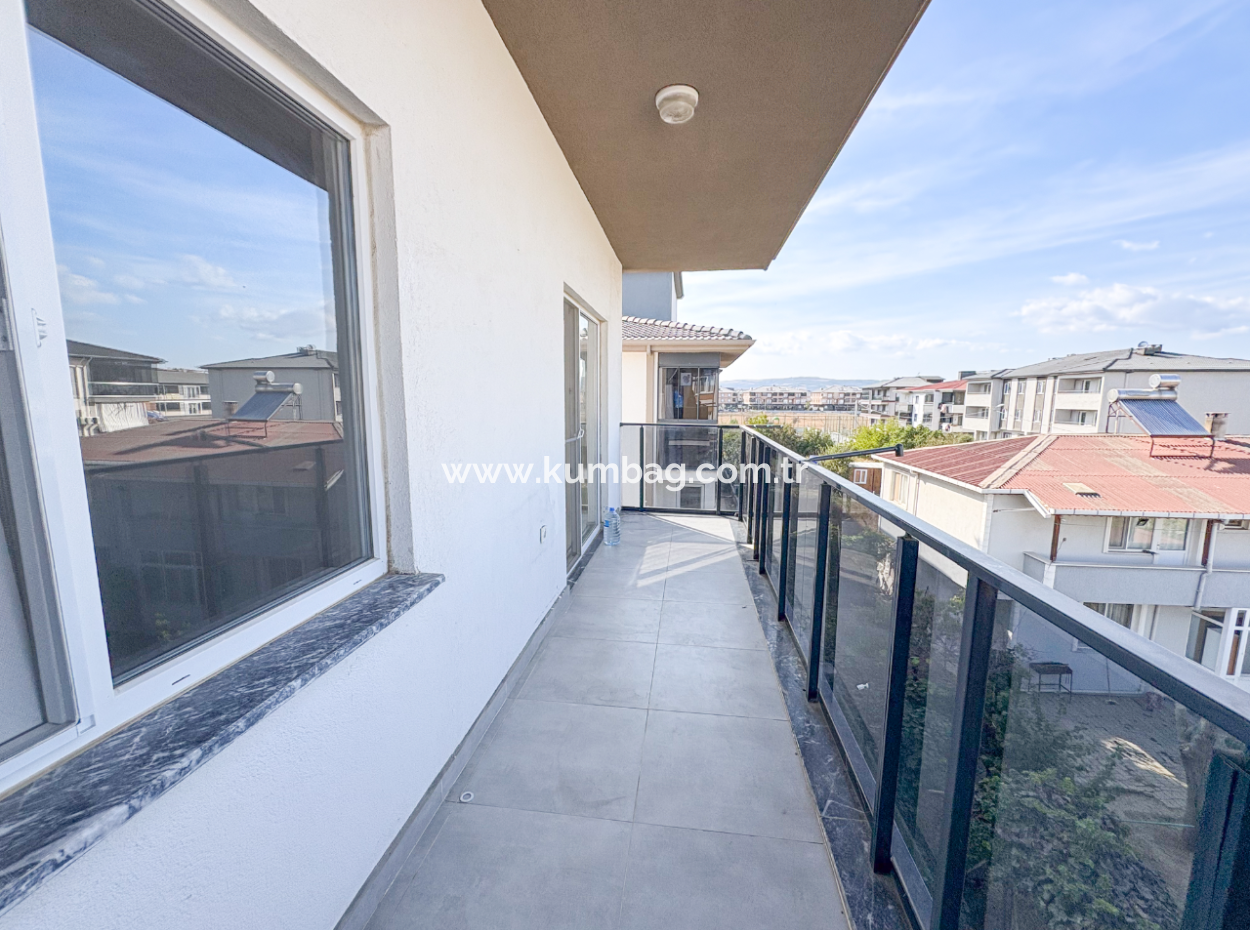 2 1 Flat For Rent Close To The Sea In A Site With Kumbağ Pool