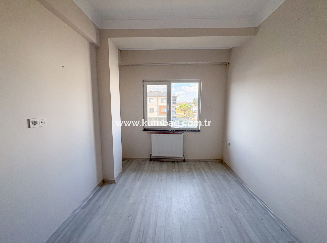 2 1 Flat For Rent Close To The Sea In A Site With Kumbağ Pool