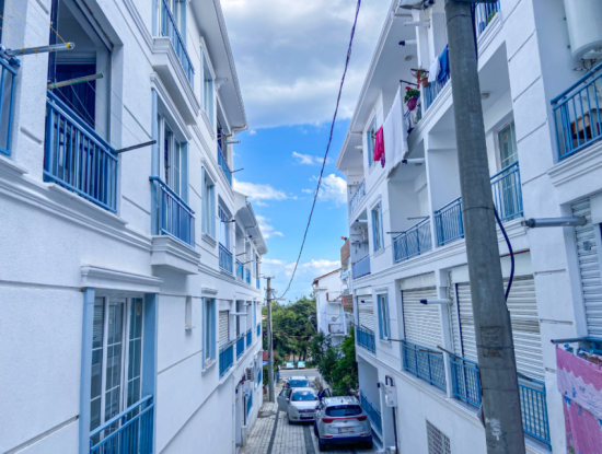 Furnished 2 1 Flat For Rent In A Building With Elevator In The Center Of Kumbağ